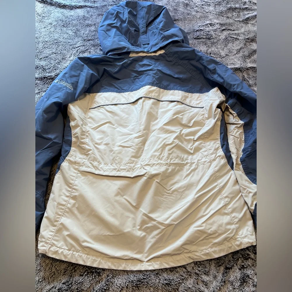 Women’s Columbia Blue and Cream Shell Jacket - Picture 3 of 10